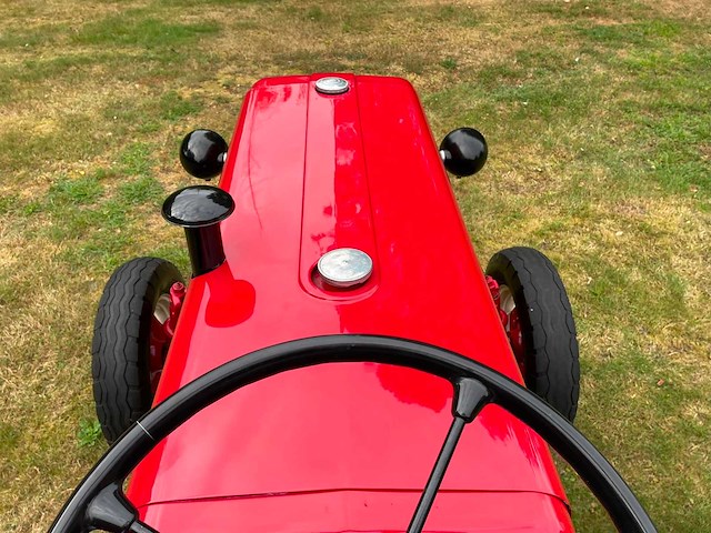 1960 mccormick ih 324 oldtimer tractor - afbeelding 29 van  50