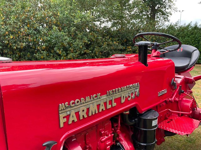 1960 mccormick ih 324 oldtimer tractor - afbeelding 31 van  50