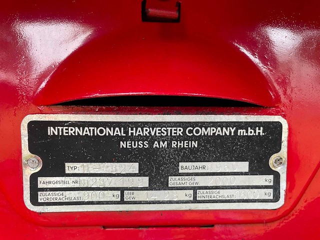 1960 mccormick ih 324 oldtimer tractor - afbeelding 43 van  50