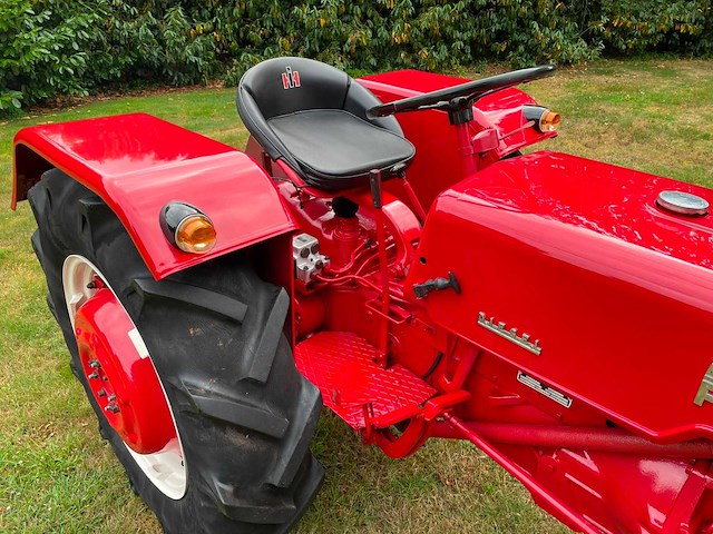 1960 mccormick ih 324 oldtimer tractor - afbeelding 46 van  50