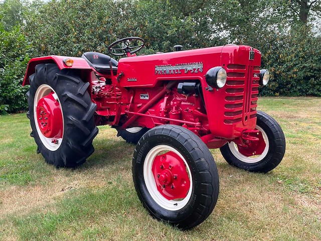 1960 mccormick ih 324 oldtimer tractor - afbeelding 45 van  50