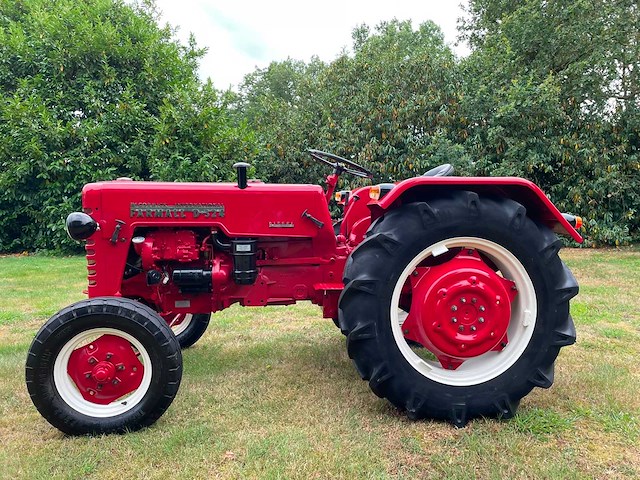 1960 mccormick ih 324 oldtimer tractor - afbeelding 49 van  50