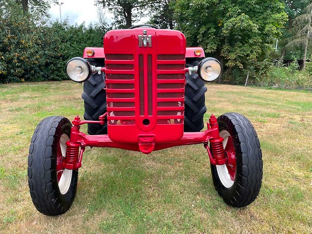 1960 mccormick ih 324 oldtimer tractor - afbeelding 50 van  50