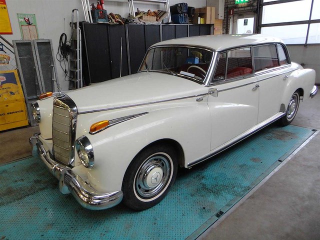 1960 mercedes-benz 300 "adenauer" | german luxury saloon - afbeelding 21 van  39