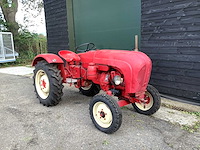 1960 porsche 217 landbouwtrekker - afbeelding 1 van  8