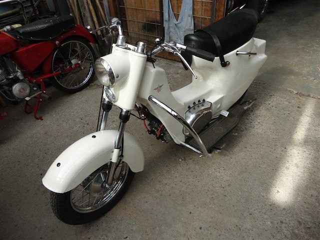 1960 rumi twin cylinder | italian classic motorcycle - afbeelding 3 van  11