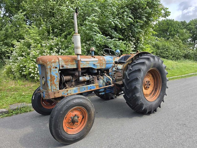 1961 fordson super major oldtimer tractor - afbeelding 1 van  12