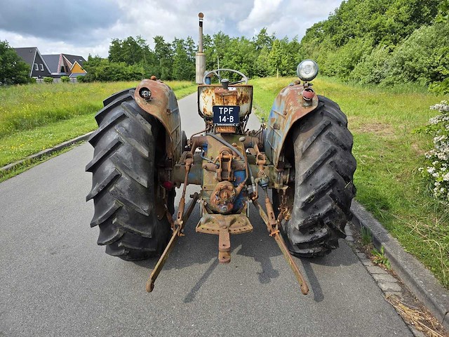 1961 fordson super major oldtimer tractor - afbeelding 7 van  12