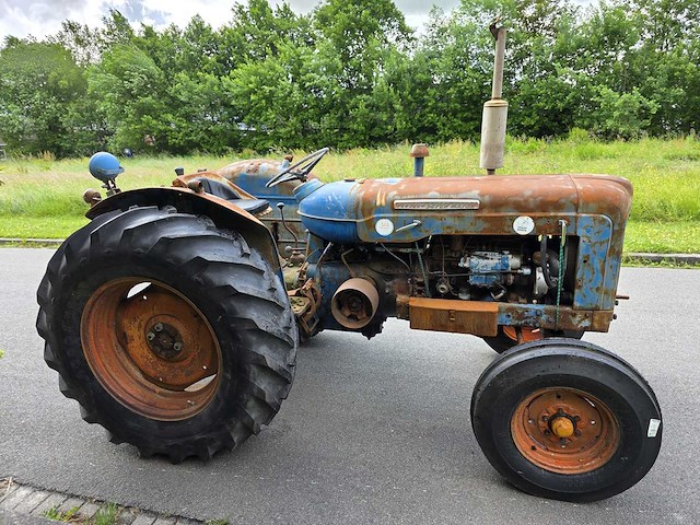 1961 fordson super major oldtimer tractor - afbeelding 6 van  12