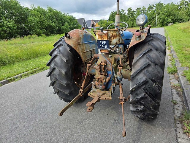 1961 fordson super major oldtimer tractor - afbeelding 8 van  12