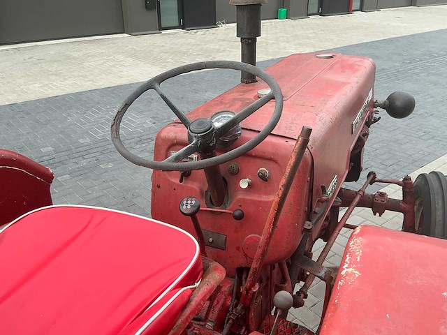 1961 mc cormick d-439 oldtimer tractor - afbeelding 11 van  32