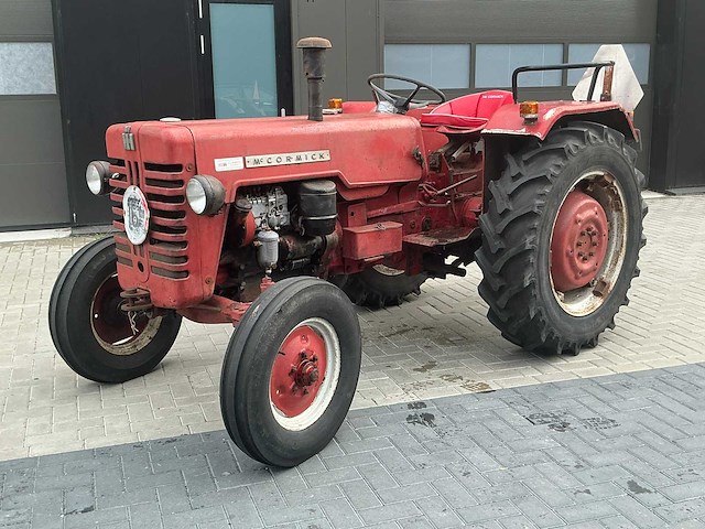 1961 mc cormick d-439 oldtimer tractor - afbeelding 1 van  32
