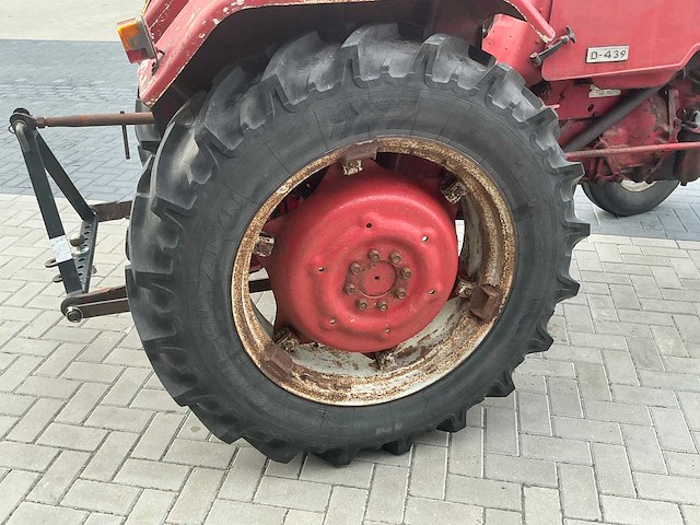 1961 mc cormick d-439 oldtimer tractor - afbeelding 16 van  32