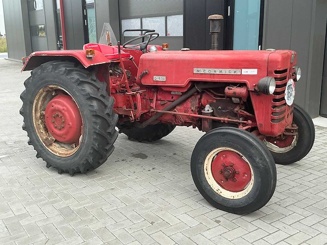 1961 mc cormick d-439 oldtimer tractor - afbeelding 19 van  32