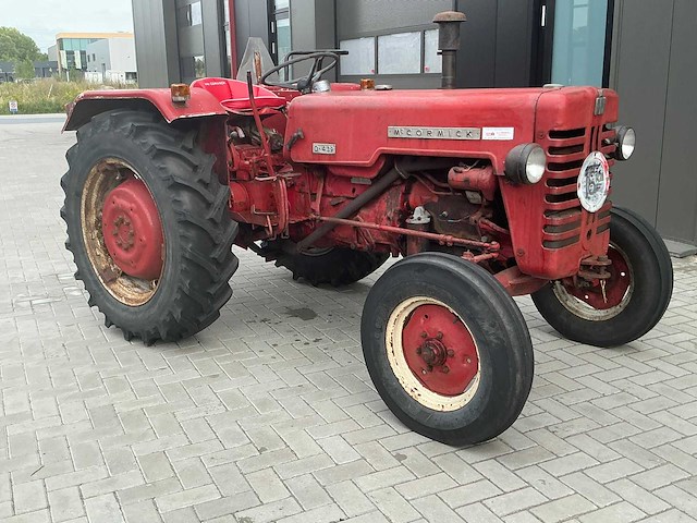 1961 mc cormick d-439 oldtimer tractor - afbeelding 12 van  32
