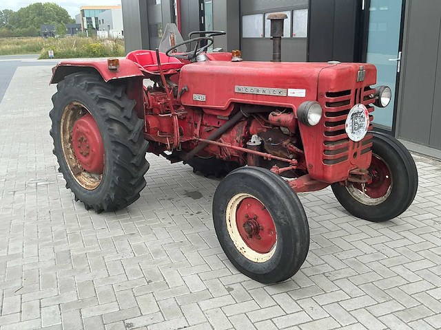 1961 mc cormick d-439 oldtimer tractor - afbeelding 1 van  7