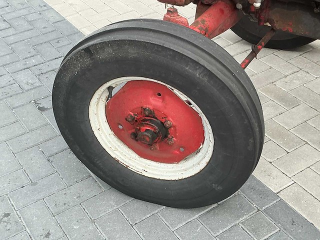 1961 mc cormick d-439 oldtimer tractor - afbeelding 5 van  7