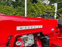 1961 mccormick ih 324 s smalspoor vineyard oldtimer tractor - afbeelding 8 van  40