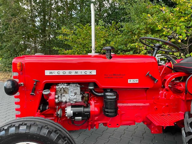 1961 mccormick ih 324 s smalspoor vineyard oldtimer tractor - afbeelding 22 van  40
