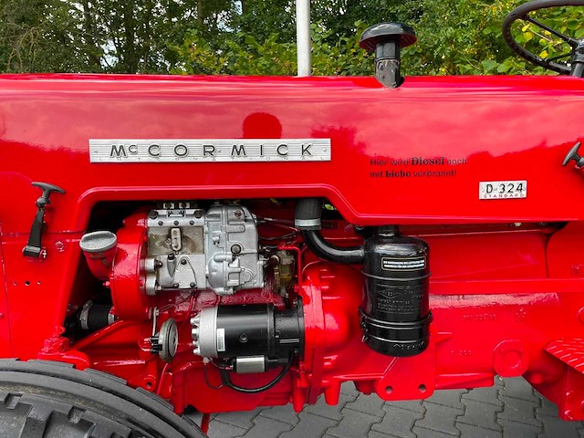 1961 mccormick ih 324 s smalspoor vineyard oldtimer tractor - afbeelding 5 van  29
