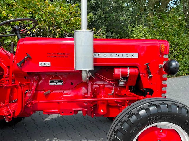 1961 mccormick ih 324 s smalspoor vineyard oldtimer tractor - afbeelding 7 van  29