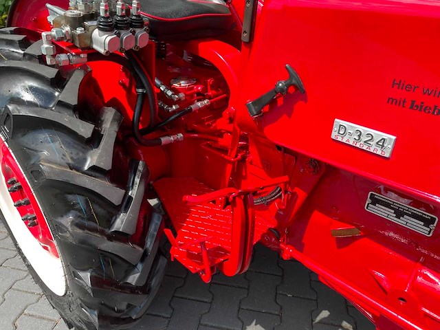 1961 mccormick ih 324 s smalspoor vineyard oldtimer tractor - afbeelding 10 van  29