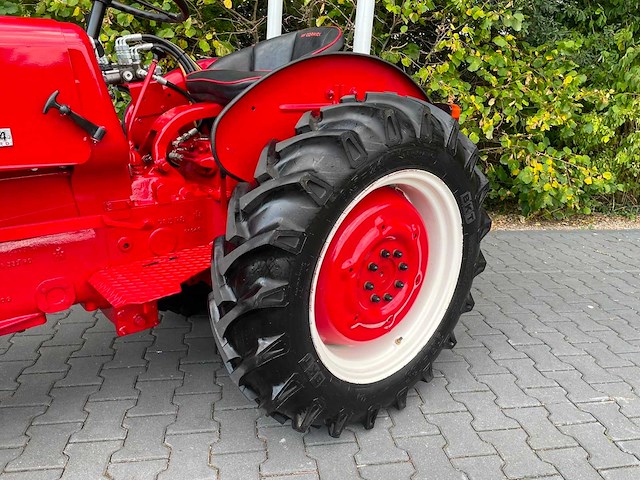1961 mccormick ih 324 s smalspoor vineyard oldtimer tractor - afbeelding 17 van  29