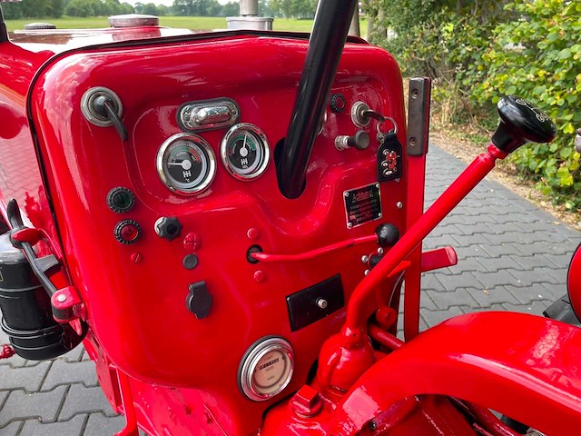 1961 mccormick ih 324 s smalspoor vineyard oldtimer tractor - afbeelding 22 van  29