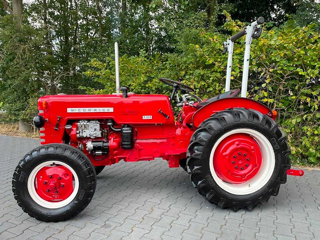 1961 mccormick ih 324 s smalspoor vineyard oldtimer tractor - afbeelding 15 van  29