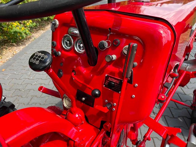 1961 mccormick ih 324 s smalspoor vineyard oldtimer tractor - afbeelding 24 van  29
