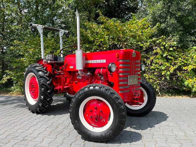 1961 mccormick ih 324 s smalspoor vineyard oldtimer tractor - afbeelding 26 van  29