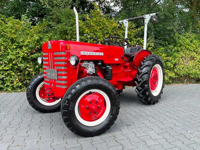 1961 mccormick ih 324 s smalspoor vineyard oldtimer tractor - afbeelding 29 van  29