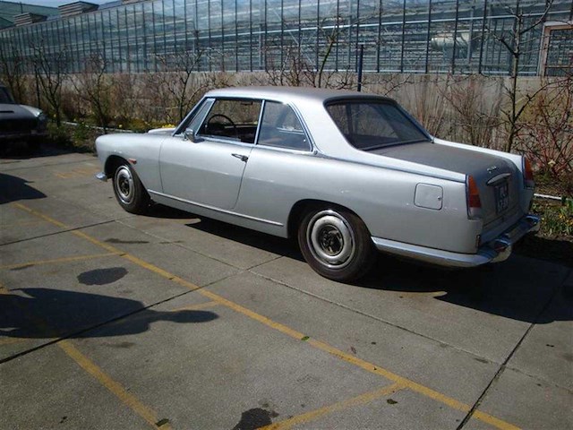 1962 lancia flaminia pf coupe | italian classic grand tourer - afbeelding 16 van  33