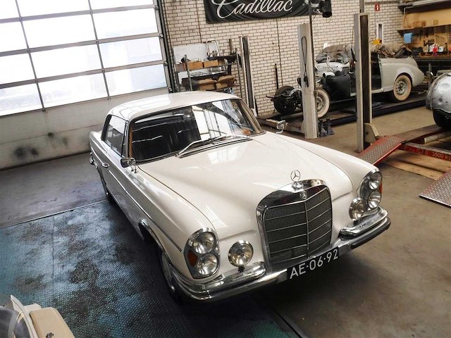 1962 mercedes-benz 300 se coupe (w112) | german luxury coupe - afbeelding 44 van  58