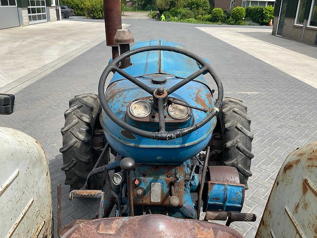 1964 fordson super major oldtimer tractor - afbeelding 9 van  18