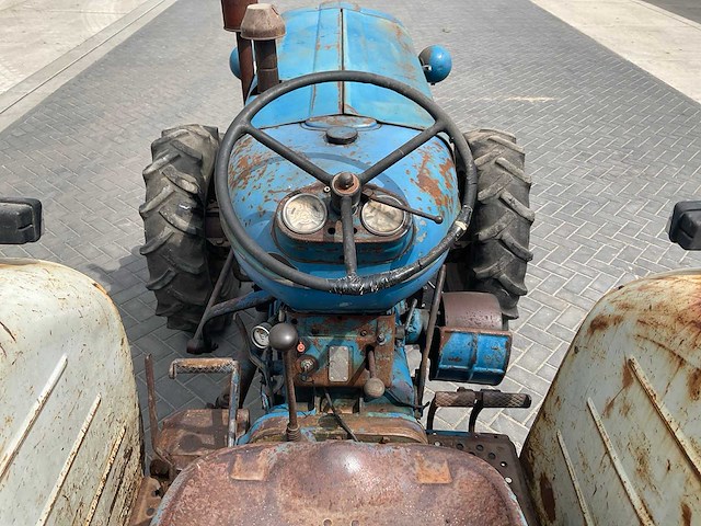 1964 fordson super major oldtimer tractor - afbeelding 10 van  18