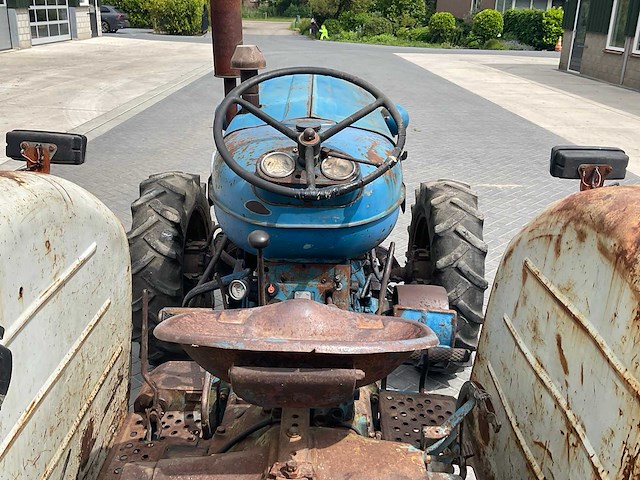 1964 fordson super major oldtimer tractor - afbeelding 17 van  18