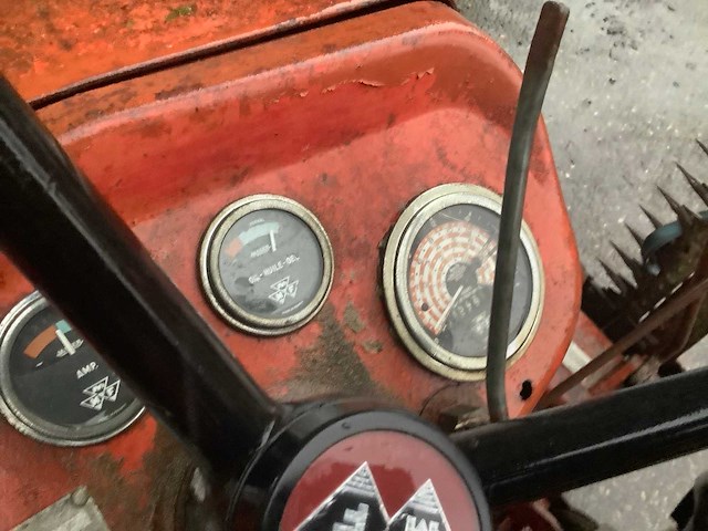 1965 fergunson 130 oldtimer tractor - afbeelding 6 van  8