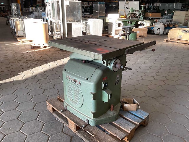 1965 frommia 600 afkortcirkelzaagmachine - afbeelding 8 van  8