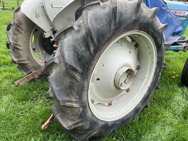 1966 ford 3000 tweewielaangedreven landbouwtractor / oldtimer - afbeelding 6 van  36