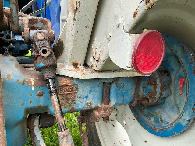 1966 ford 3000 tweewielaangedreven landbouwtractor / oldtimer - afbeelding 24 van  36