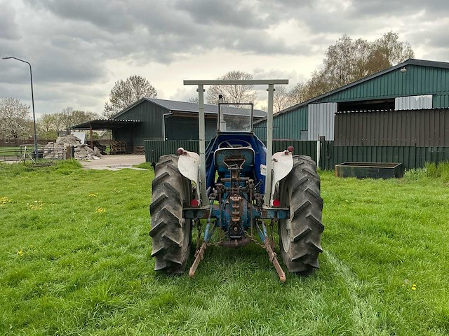 1966 ford 3000 tweewielaangedreven landbouwtractor / oldtimer - afbeelding 33 van  36