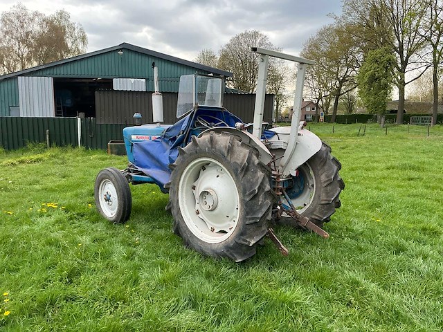 1966 ford 3000 tweewielaangedreven landbouwtractor / oldtimer - afbeelding 34 van  36