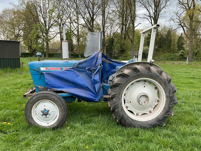1966 ford 3000 tweewielaangedreven landbouwtractor / oldtimer - afbeelding 35 van  36
