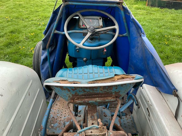 1966 ford 3000 tweewielaangedreven landbouwtractor / oldtimer - afbeelding 3 van  9
