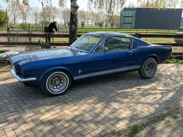 1966 ford mustang fastback personenauto - afbeelding 2 van  9