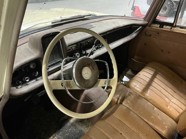 1966 mercedes-benz 200d automatic oldtimer auto - afbeelding 4 van  19
