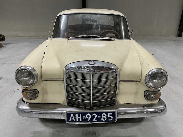 1966 mercedes-benz 200d automatic oldtimer auto - afbeelding 12 van  19