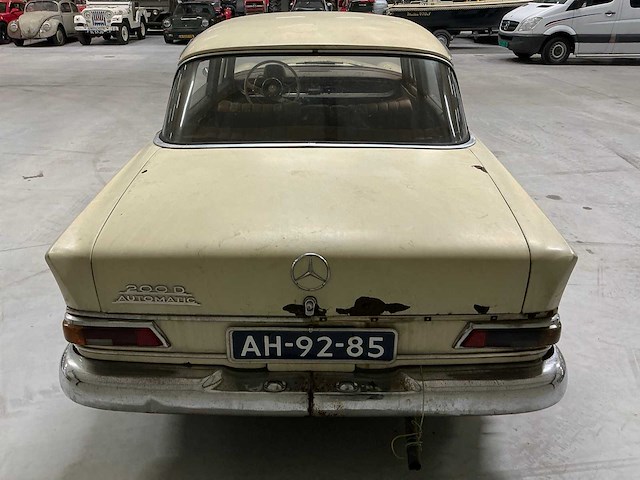 1966 mercedes-benz 200d automatic oldtimer auto - afbeelding 15 van  19