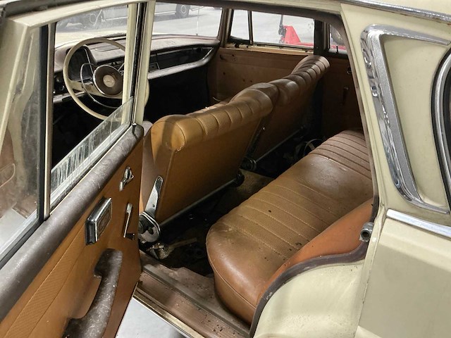 1966 mercedes-benz 200d automatic oldtimer auto - afbeelding 7 van  19